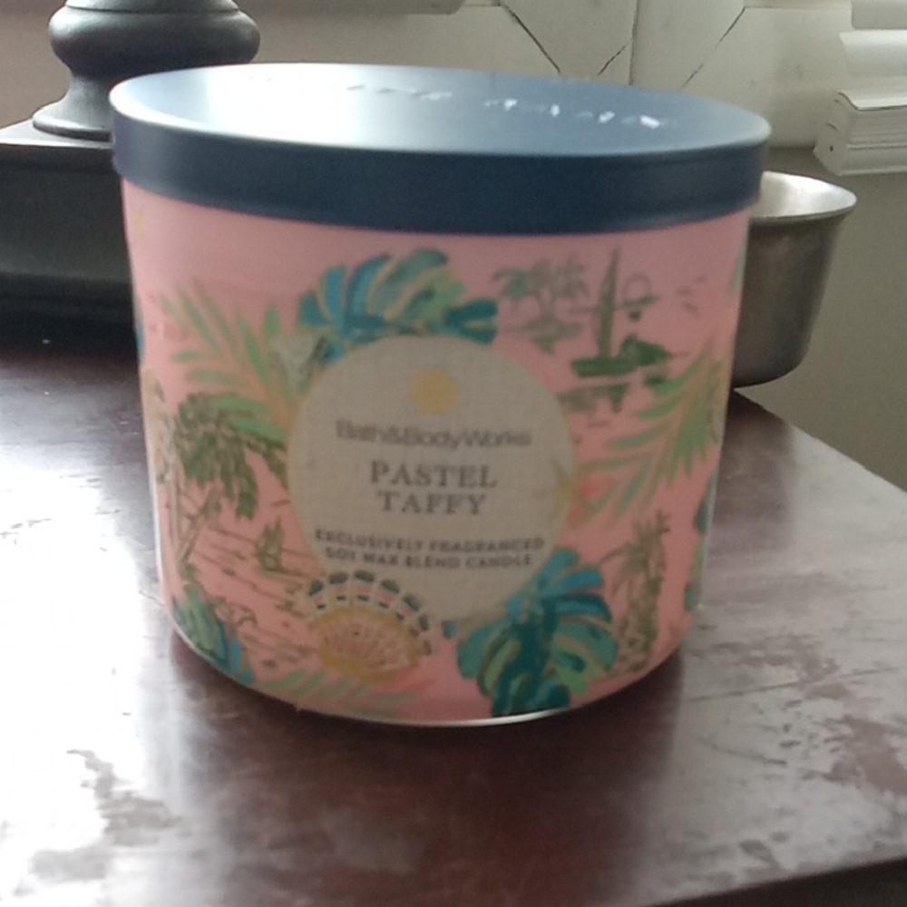 Bath & Body Works pastel  taffy 3 wick candle